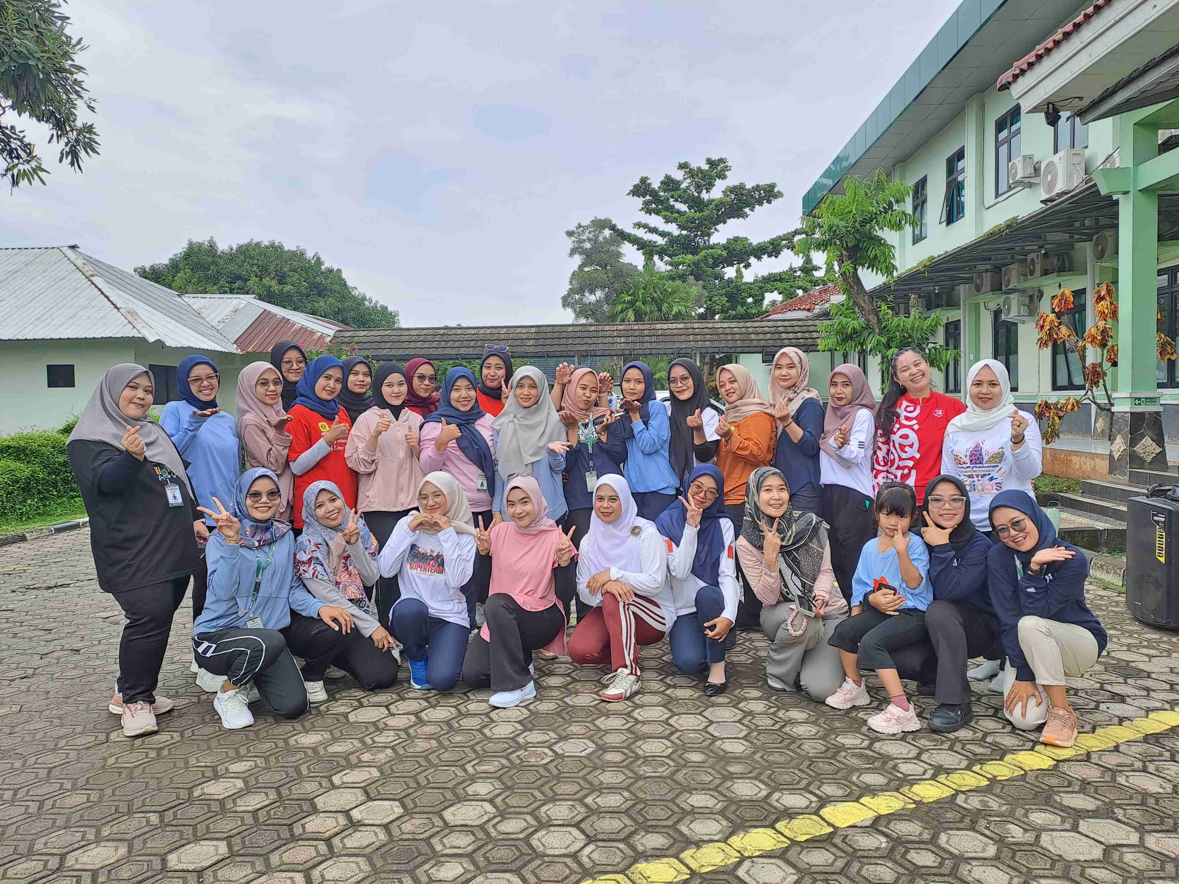Kompak & Bugar! Karyawan RS Dera As-Syifa Awali Tahun 2026 dengan Senam Sehat Bersama